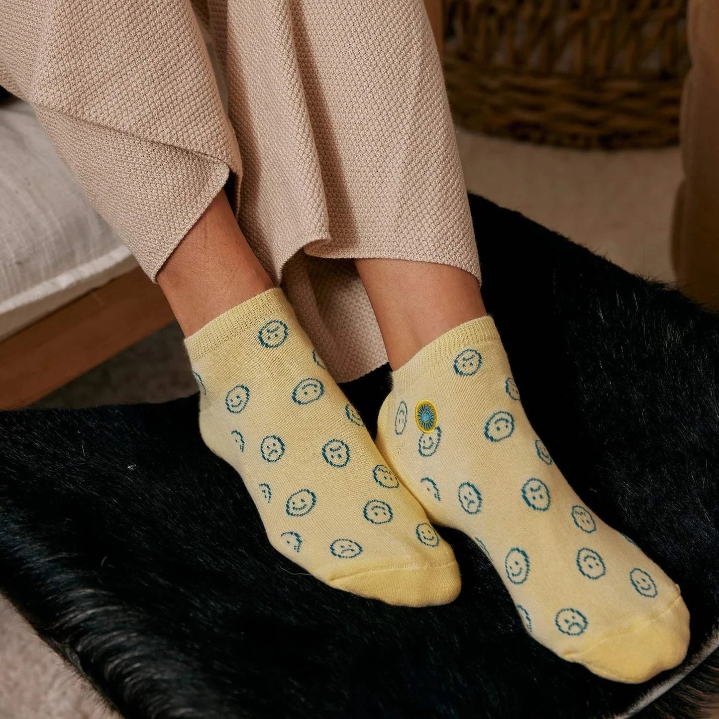 Conscious Step - Pair: Socks that support mental health (ankle) (smiley faces)