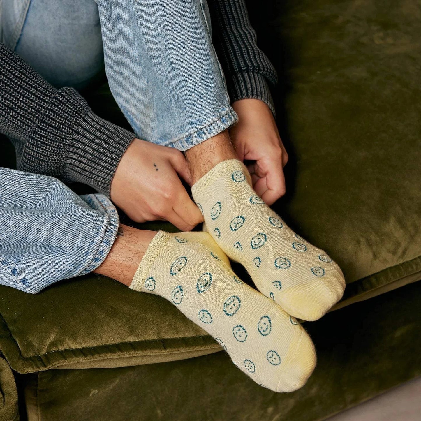 Conscious Step - Pair: Socks that support mental health (ankle) (smiley faces)