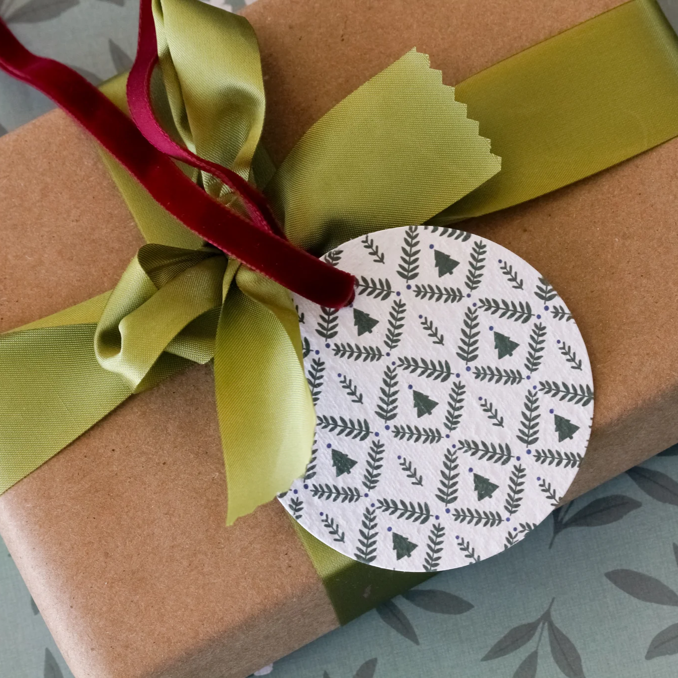 Hello Petal - Evergreen Plantable Gift Tag and Velvet Ribbon