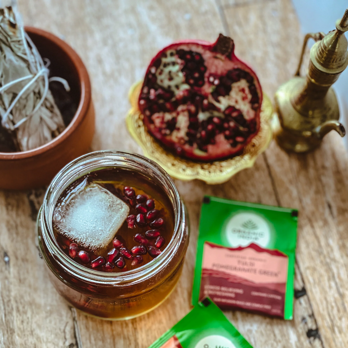 Organic India - Tulsi Pomegranate GreenTreat your taste buds to the bright burst of pomegranate, the energetic boost of green tea and the spice of Tulsi. Our special blend is made with delicious pomegranaOrganic India