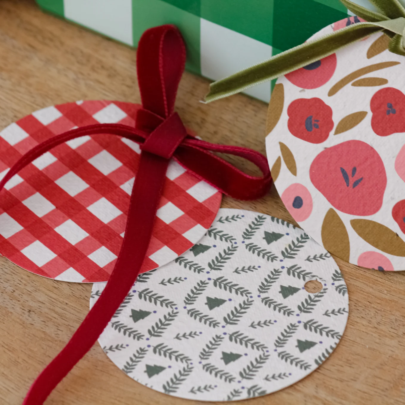 Hello Petal - Evergreen Plantable Gift Tag and Velvet Ribbon