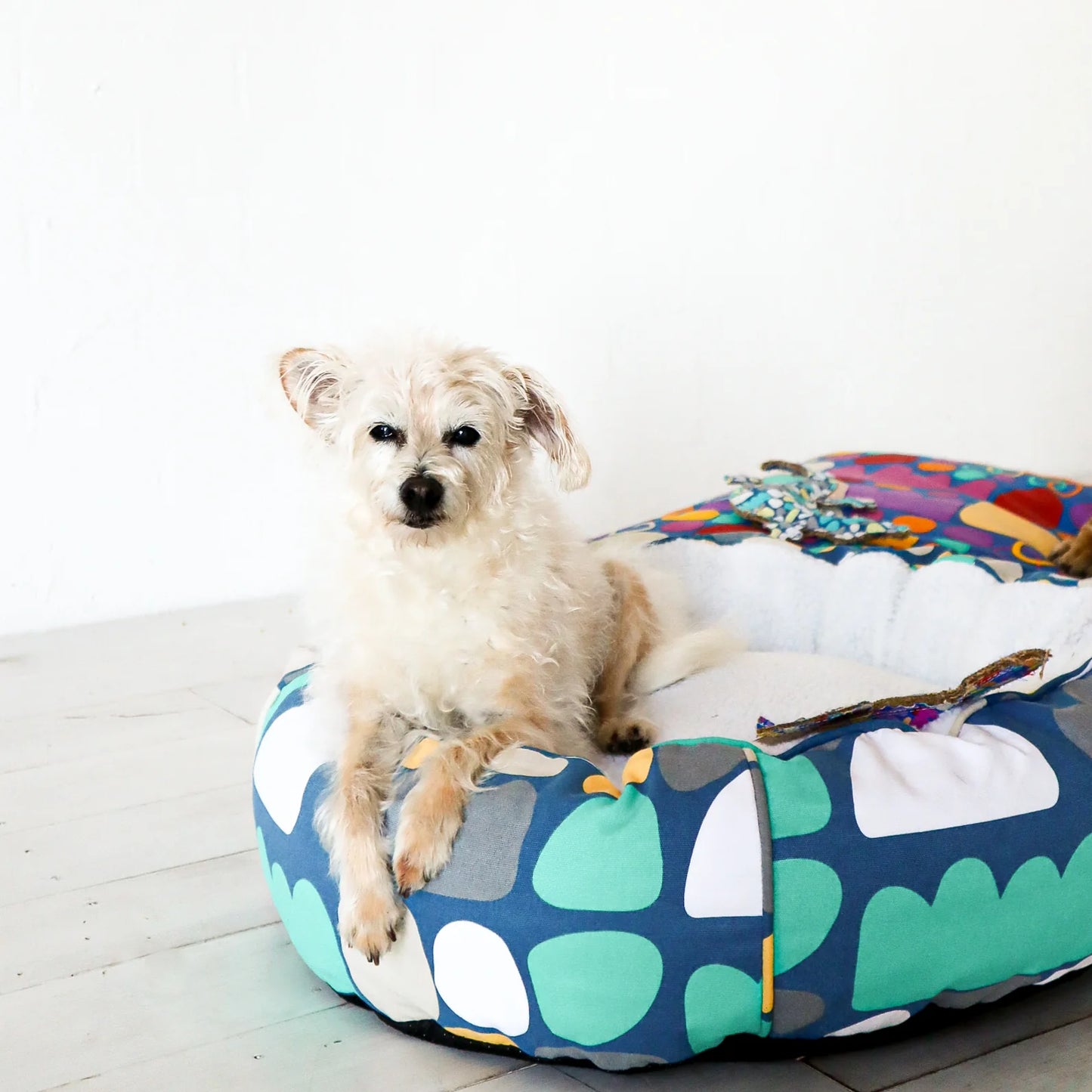 Outback Tails - Fleecy Round Dog Bed - Puli Puli Blue