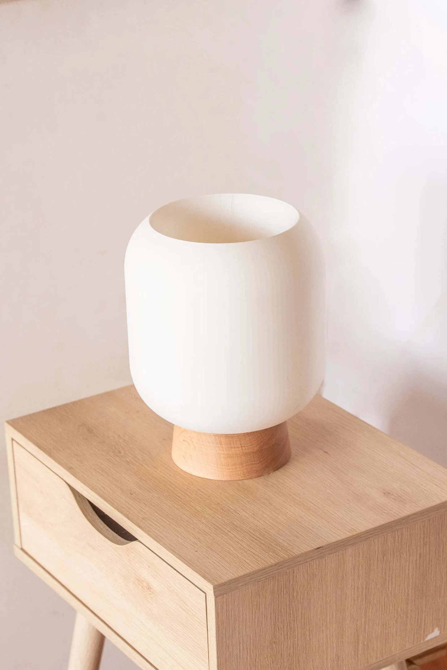 VividdDesign - KUMO table lamp