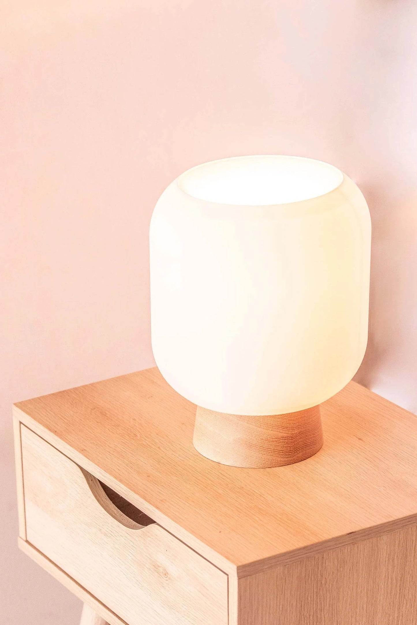 VividdDesign - KUMO table lamp