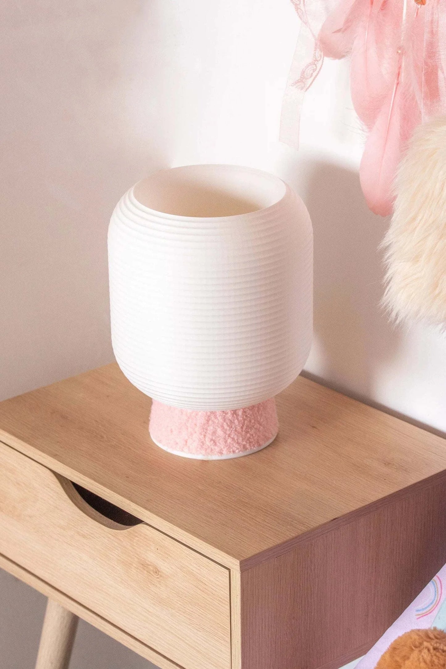 VividdDesign KUMO Sherpa table lamp with 3D printed shade and Sherpa base.