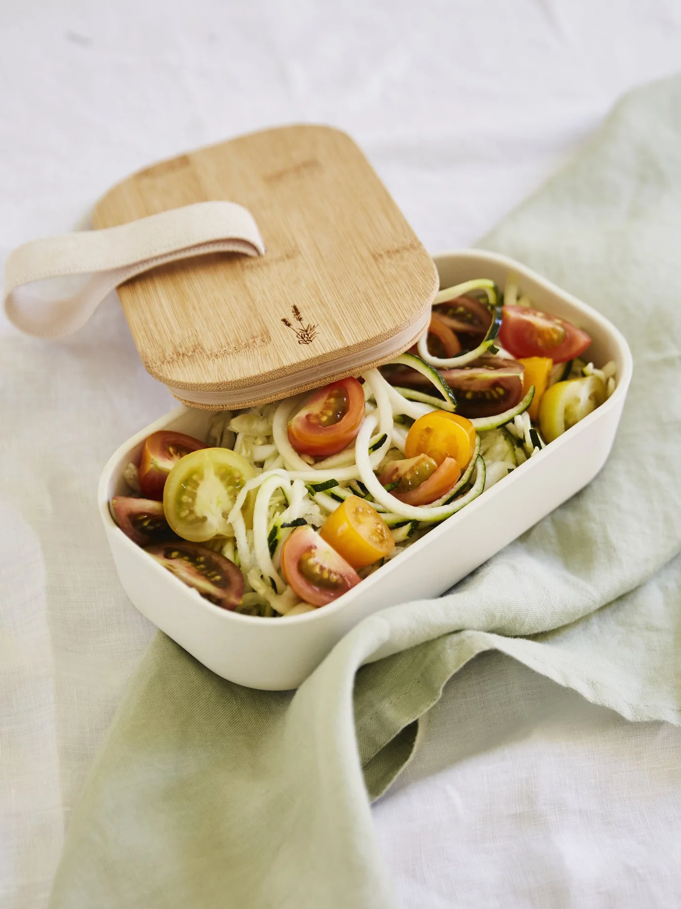 The Conscious Store - Bamboo Lunch Box with Elastic Strap