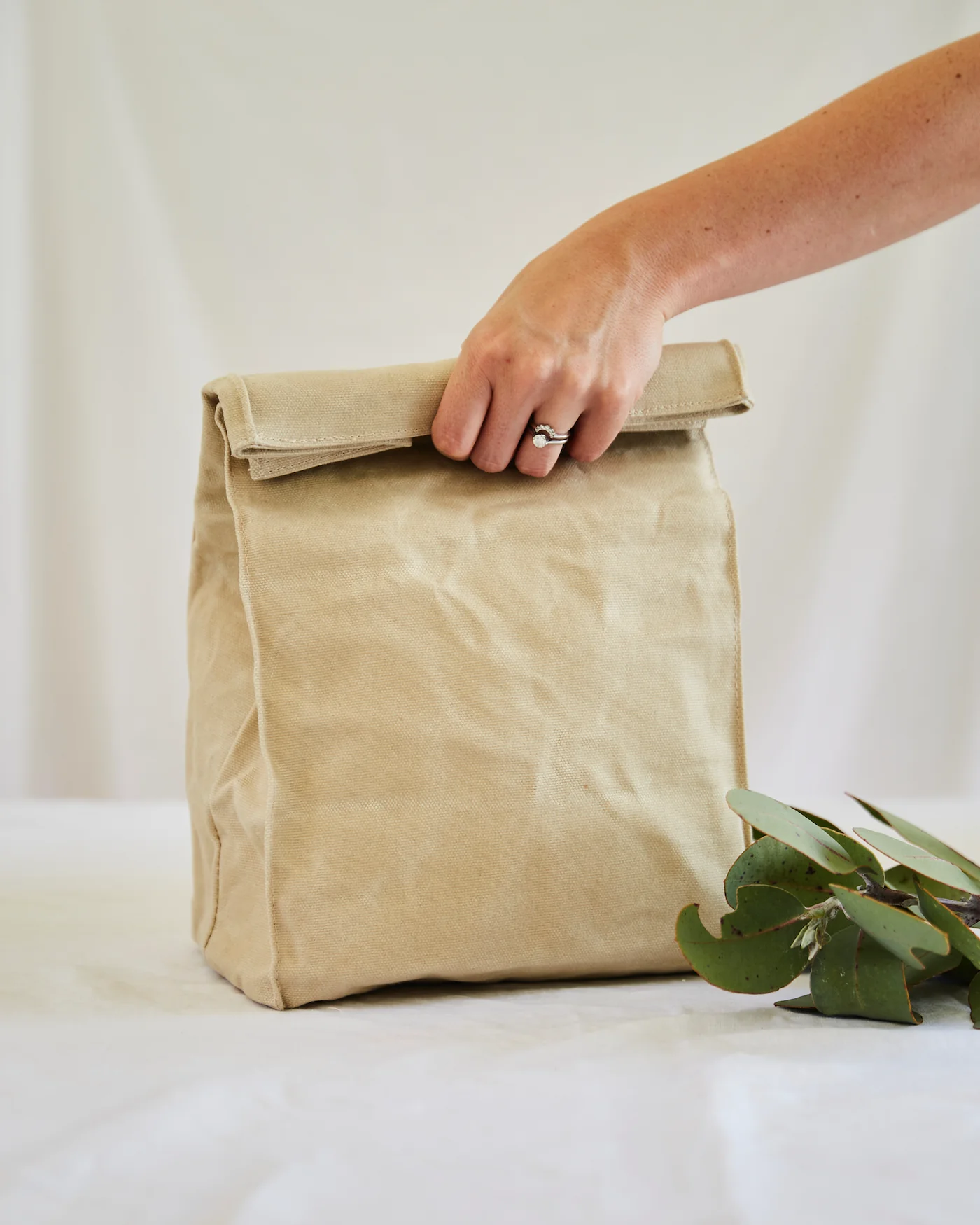 The Conscious Store - Insulated Waxed Cotton Linen Lunch Bag